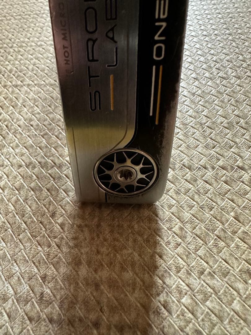 ODYSSEY STROKE LAB ONE ピン型パター