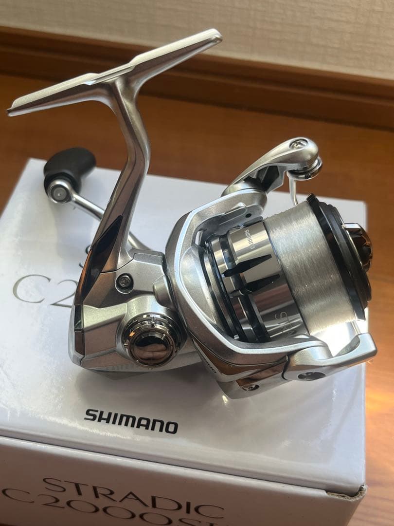 SHIMANO STRADIC 19 C2000SHG スピニングリール
