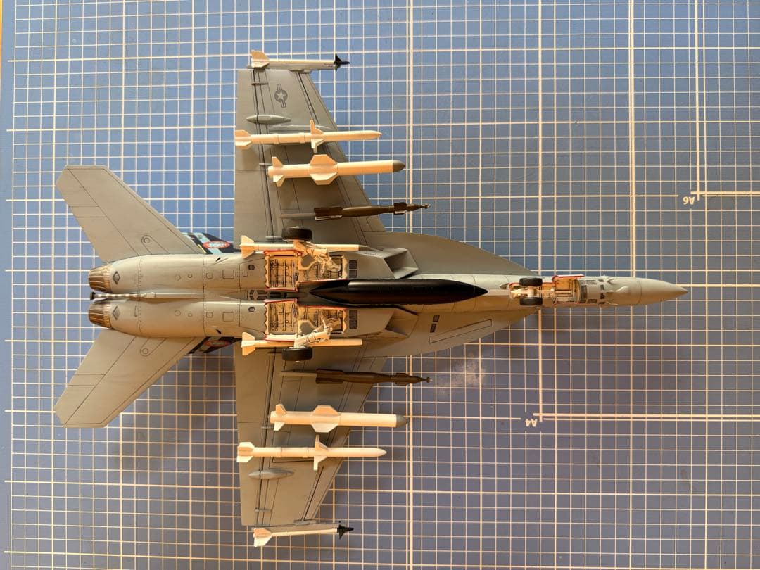 イタレリ　1/48 F18F スーパーホーネット　トップガン仕様完成品