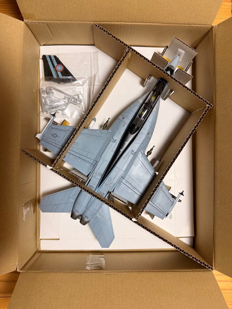 イタレリ　1/48 F18F スーパーホーネット　トップガン仕様完成品
