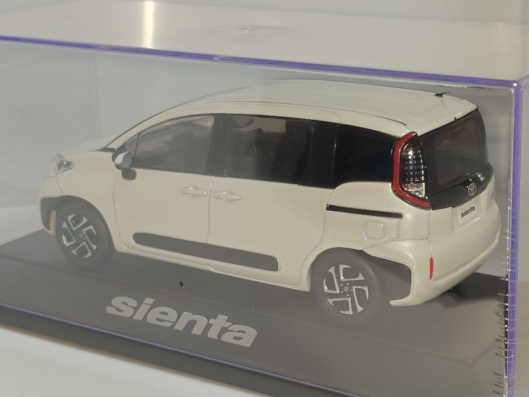 トヨタ 新型シエンタ ホワイト カラーサンプル ミニカー 1/30 非売品