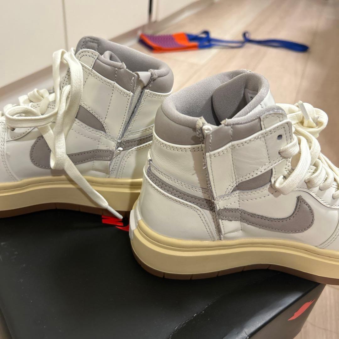 Nike Air Jordan 1 ホワイト/グレー ハイカットシューズ