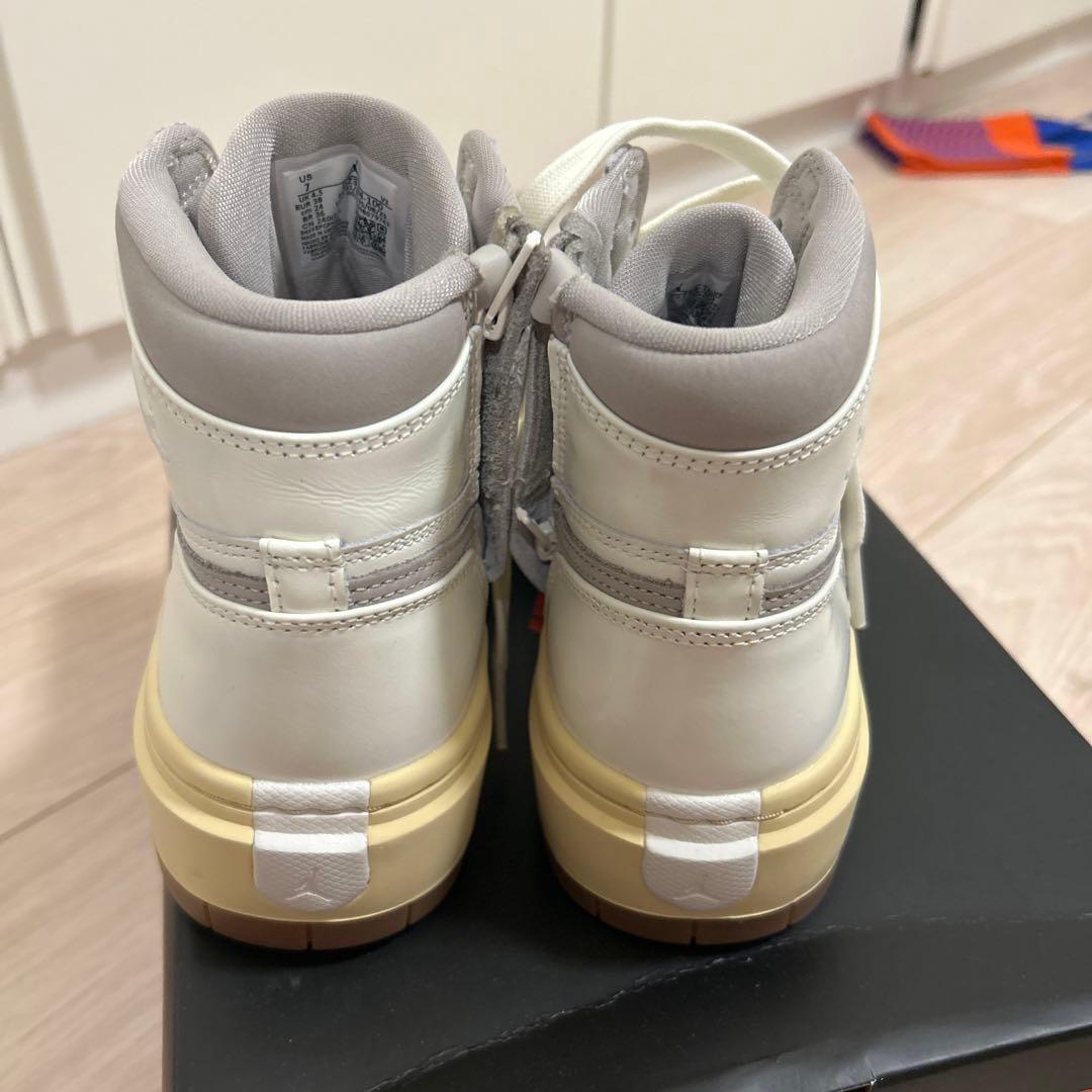 Nike Air Jordan 1 ホワイト/グレー ハイカットシューズ