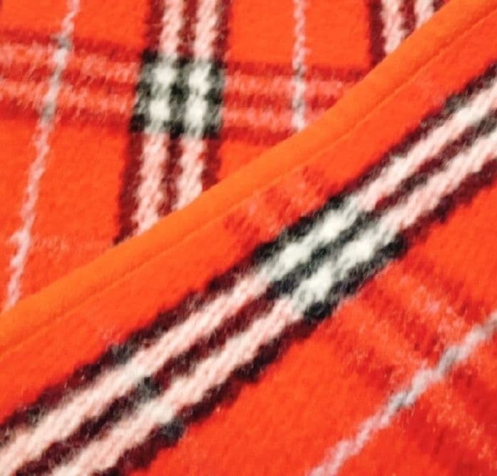 BURBERRYバーバリー　ウール100%ブランケット厚手（レッド）