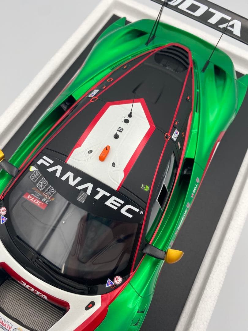 マクラーレン 720S GT3 1/18スケールミニチュアカー