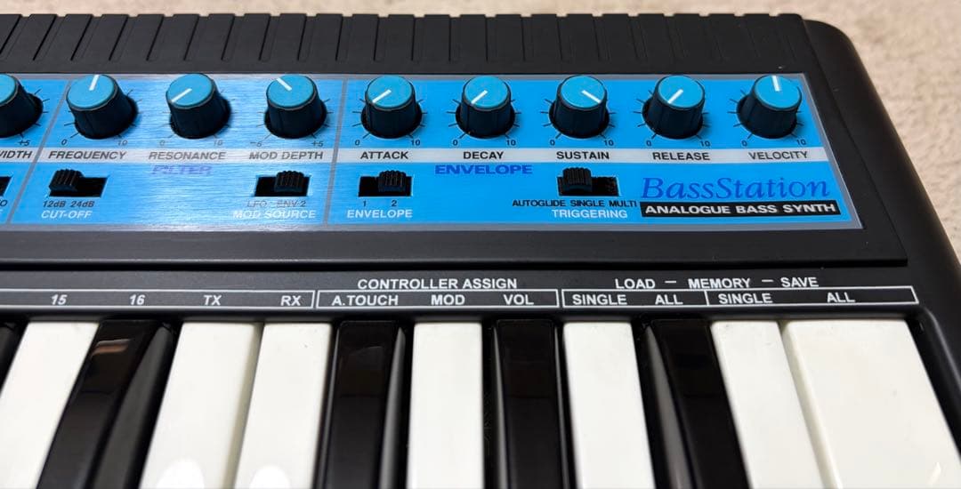 アナログシンセサイザー ノベーション Bass Station 動作確認済