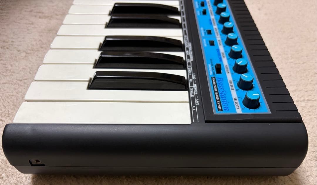 アナログシンセサイザー ノベーション Bass Station 動作確認済