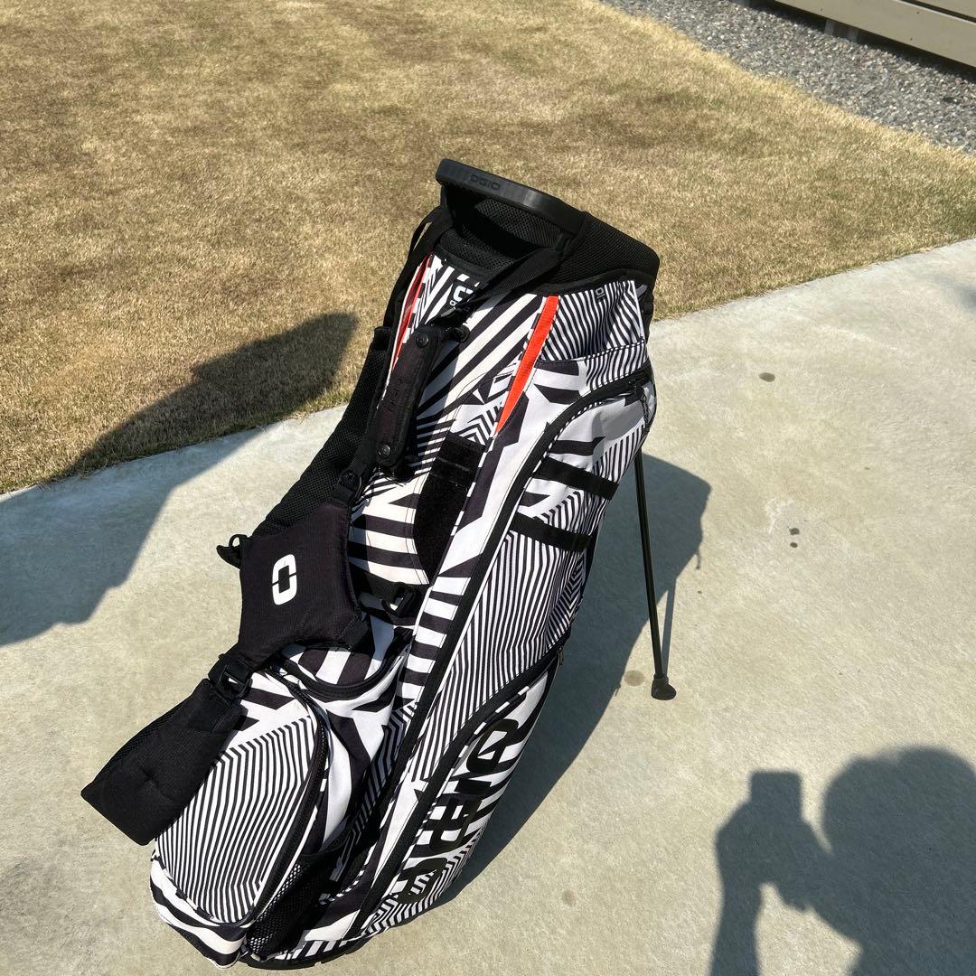 【激安特価】オジオ　ogio スタンド式キャディバッグ　超軽量ゼブラ柄