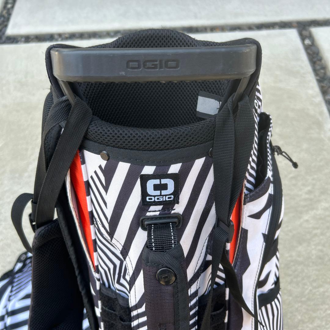 【激安特価】オジオ　ogio スタンド式キャディバッグ　超軽量ゼブラ柄