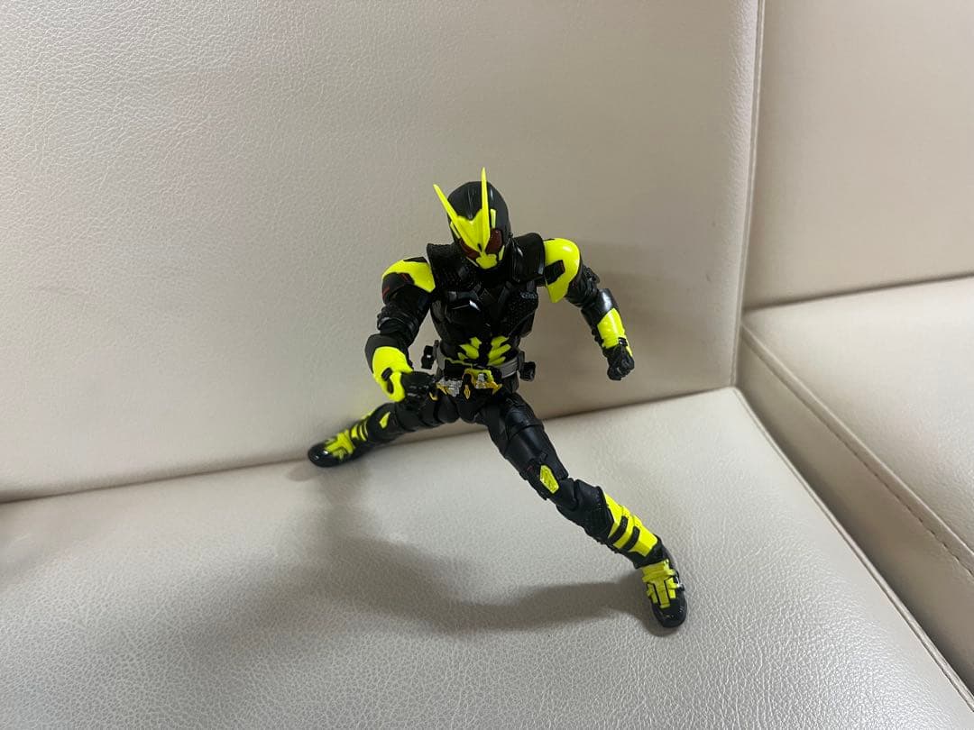 S.H.Figuarts 仮面ライダーゼロゼロワン ライジングホッパー 001