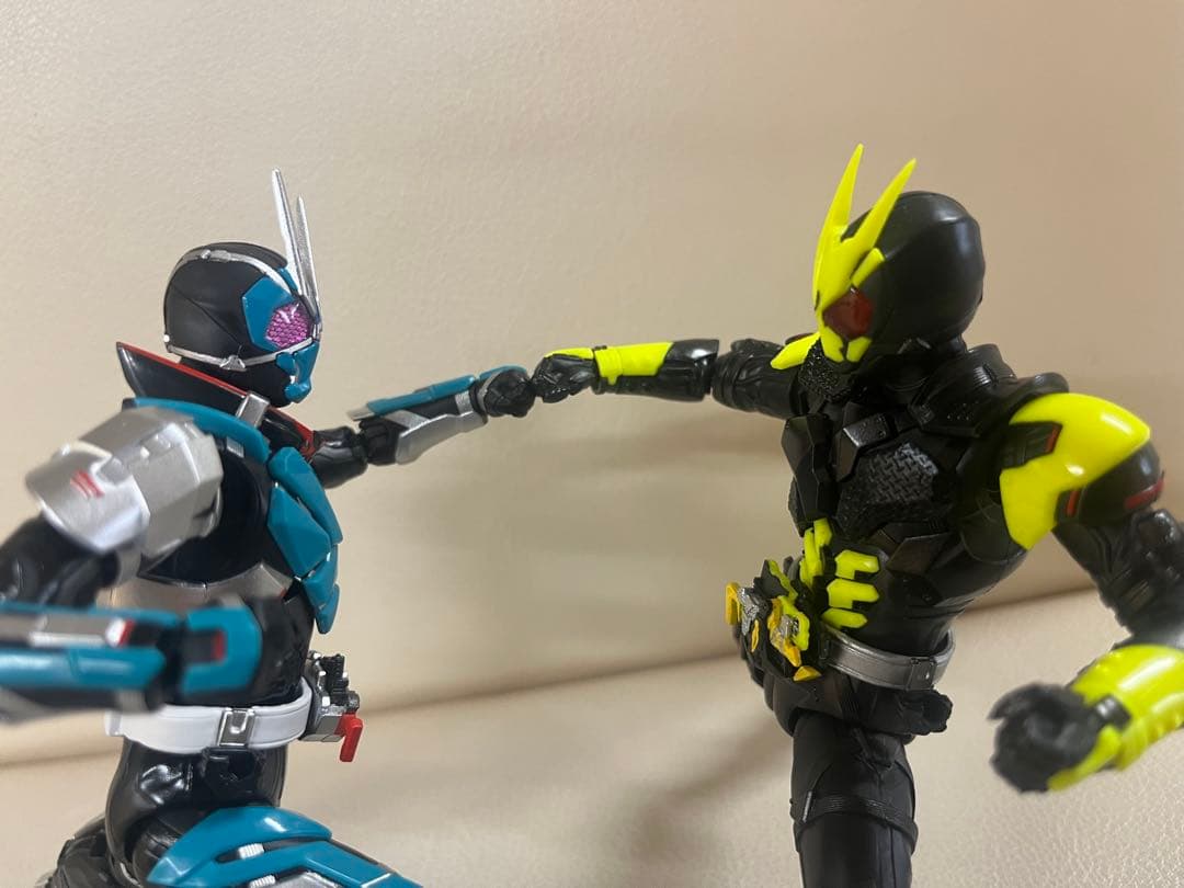 S.H.Figuarts 仮面ライダーゼロゼロワン ライジングホッパー 001