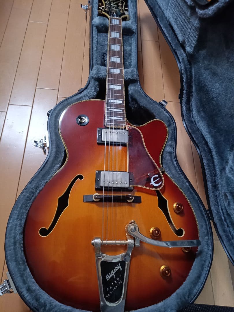 エピフォン フルアコ ビグスビー搭載 JOE PASS 純正ハードケース付