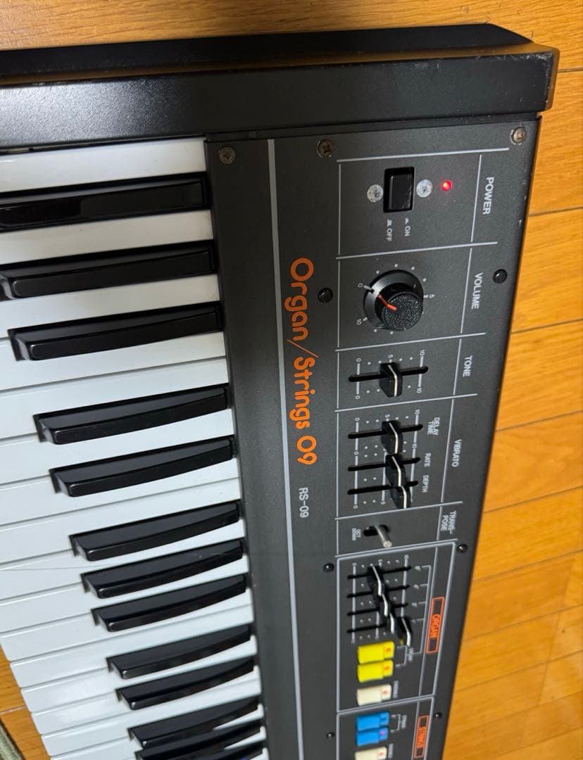 Roland RS-09 シンセサイザー