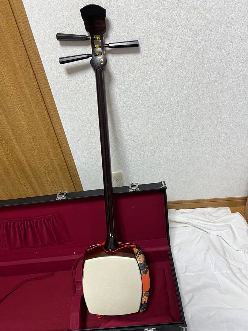 三味線本体、ハードケース、譜面台、小物一式