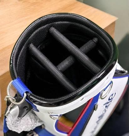 送料無料/新品未使用TaylorMade 新品未使用 キャディバッグトリコロール