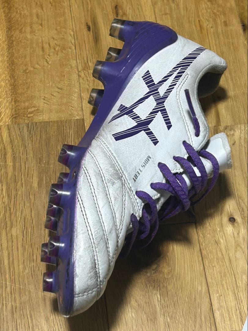 asics サッカーシューズ ホワイト/パープル
