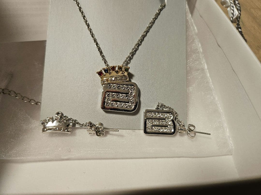BIGBANG V.I.P SEAT スワロフスキーネックレス ピアス 箱付