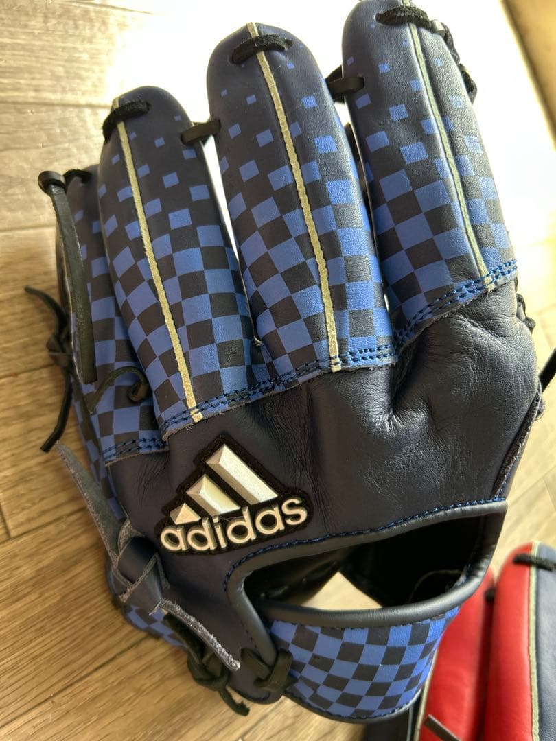 し*ま様 adidas 廃盤品　数量限定発売 ドット・デザイングローブ 赤と青２