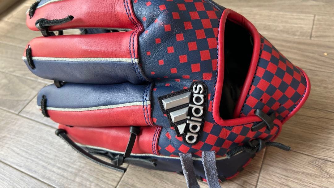 し*ま様 adidas 廃盤品　数量限定発売 ドット・デザイングローブ 赤と青２