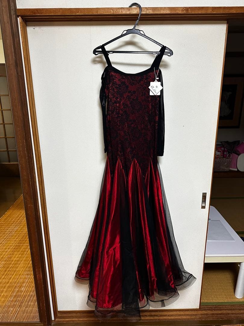 Mサイズ　社交ダンスドレス パーティ用　赤黒花柄 未使用