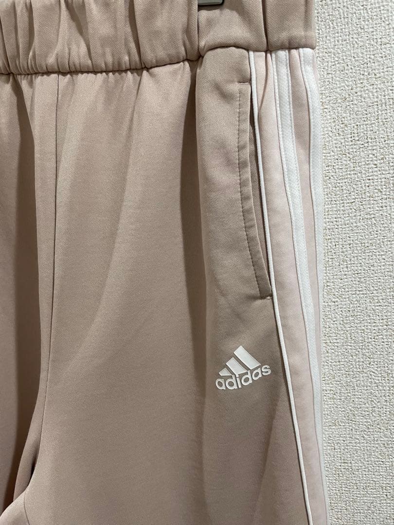 adidas トラックスーツ　EVE06 IC0391
