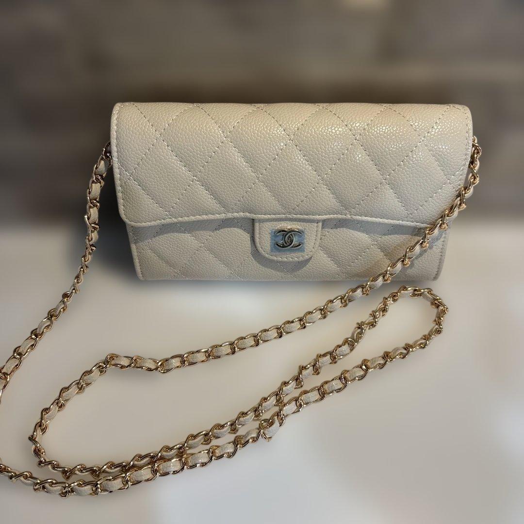 CHANEL シャネル　チェーンウォレット　ホワイト