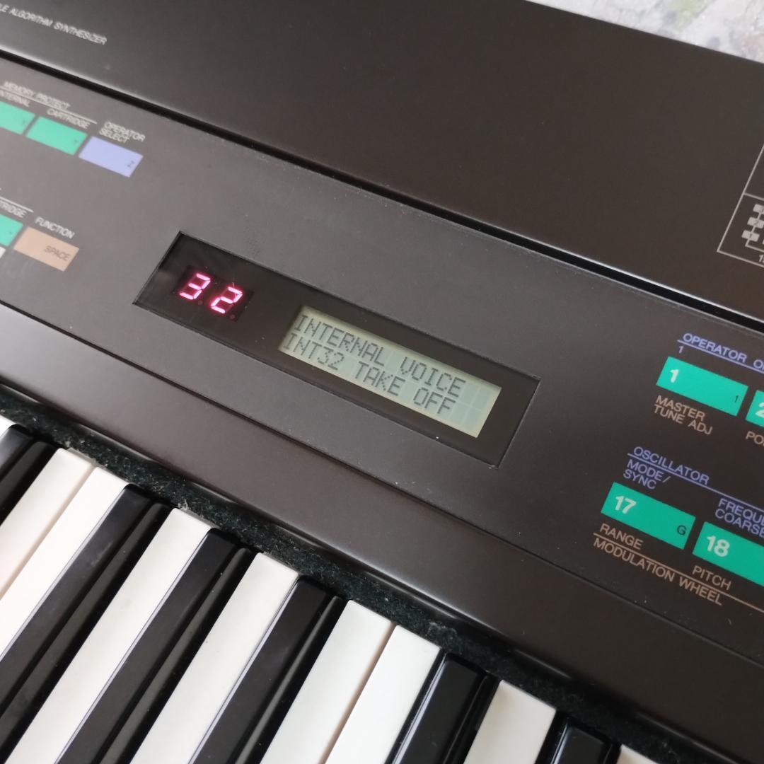 「 DX7 」YAMAHA・FM音源搭載デジタルシンセサイザー
