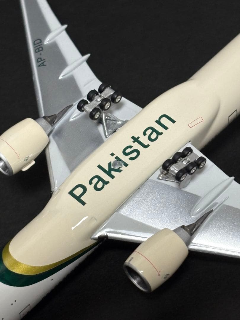 航空機・ヘリコプター 1/400 PIA B777-300ER Platinum Series