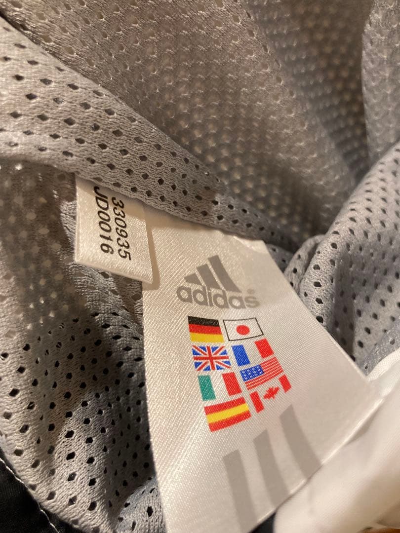 新品タグ付adidas製　慶應ウィンドブレーカー　L