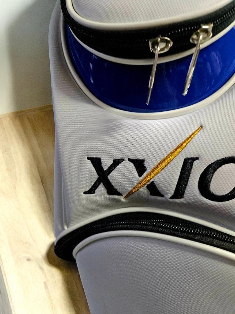【新品未使用】XXIO ゴルフバッグ 新品未使用 ホワイト/ブルー