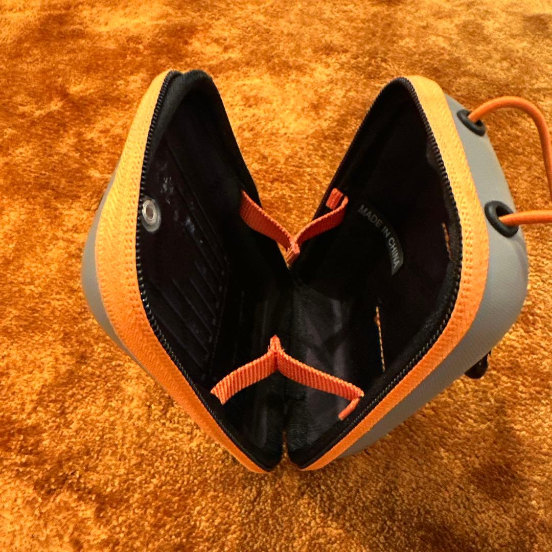 Bushnell ゴルフ用距離計 Tour V5 ケース付き