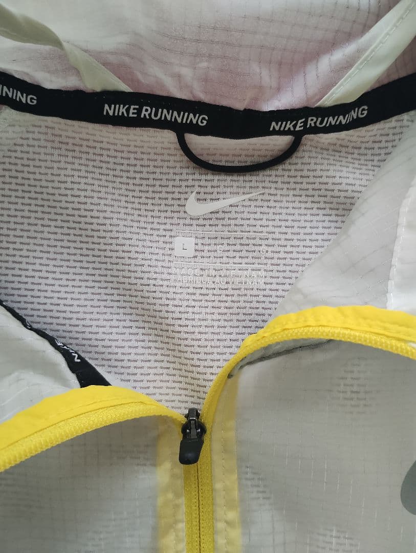 Nike Running ウィンドランナー　ホワイト/イエロー
