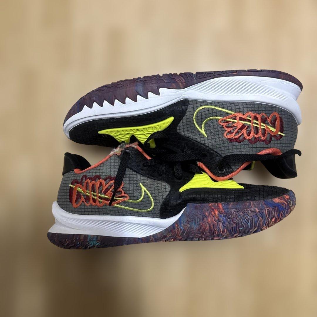 ナイキ　カイリーロー4 kyrie low4