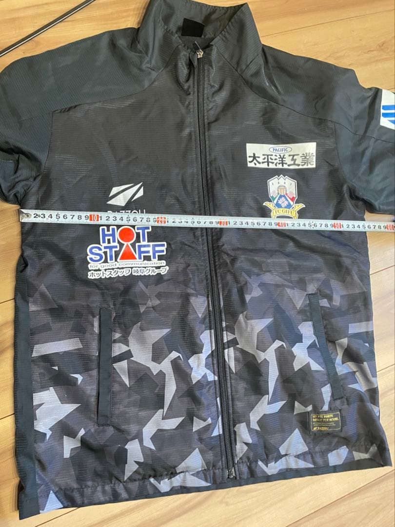FC岐阜 RAZZOLI ウインドブレーカー