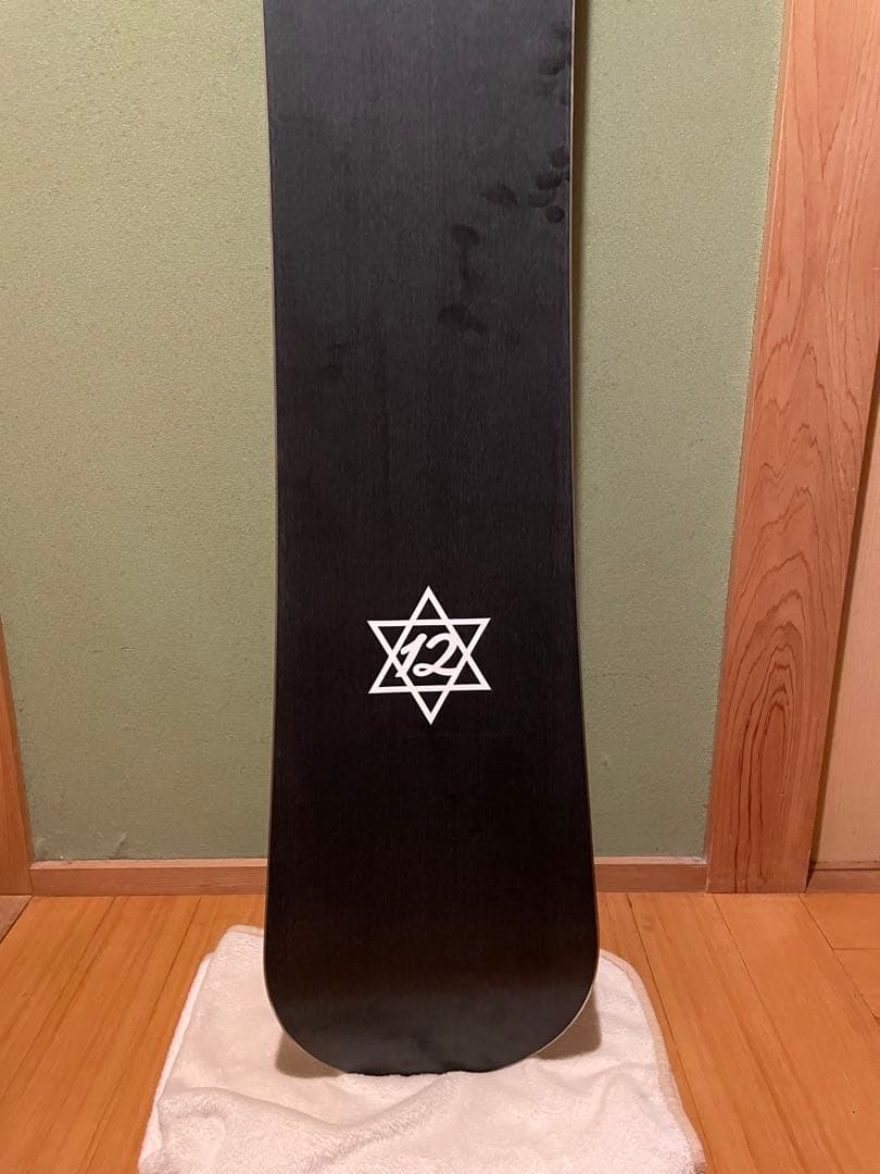 【新品未使用】TWELVE VIBES 158cmスノーボード