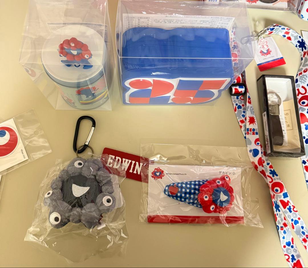 ミャクミャク　新品　EDWIN マスコット　ぬいぐるみ　シール　万博　こみゃく