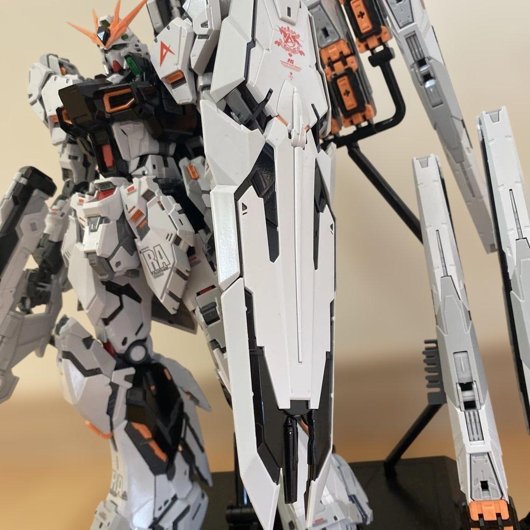 νガンダム　プラモデル　1/100