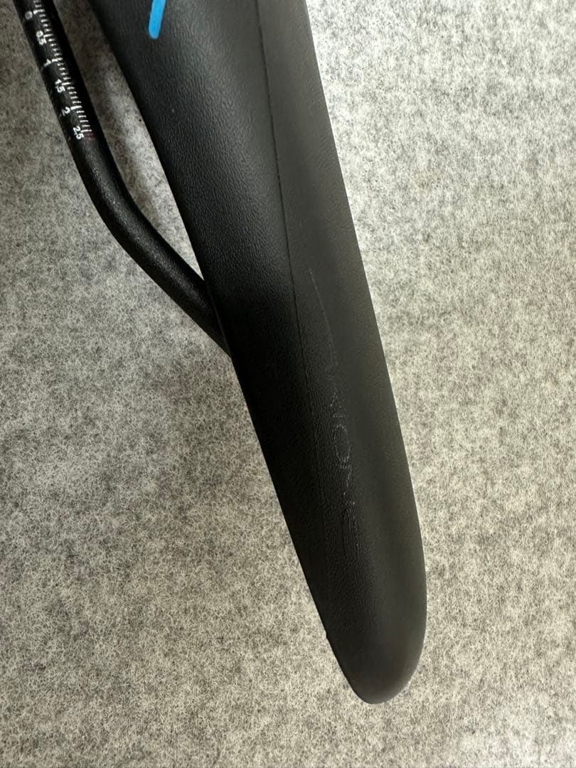 fi'zi:k フィジーク　Arione R5サドル