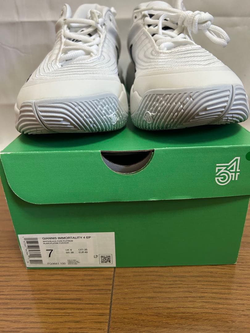 NIKE ヤニスイモータリティ4 25cm