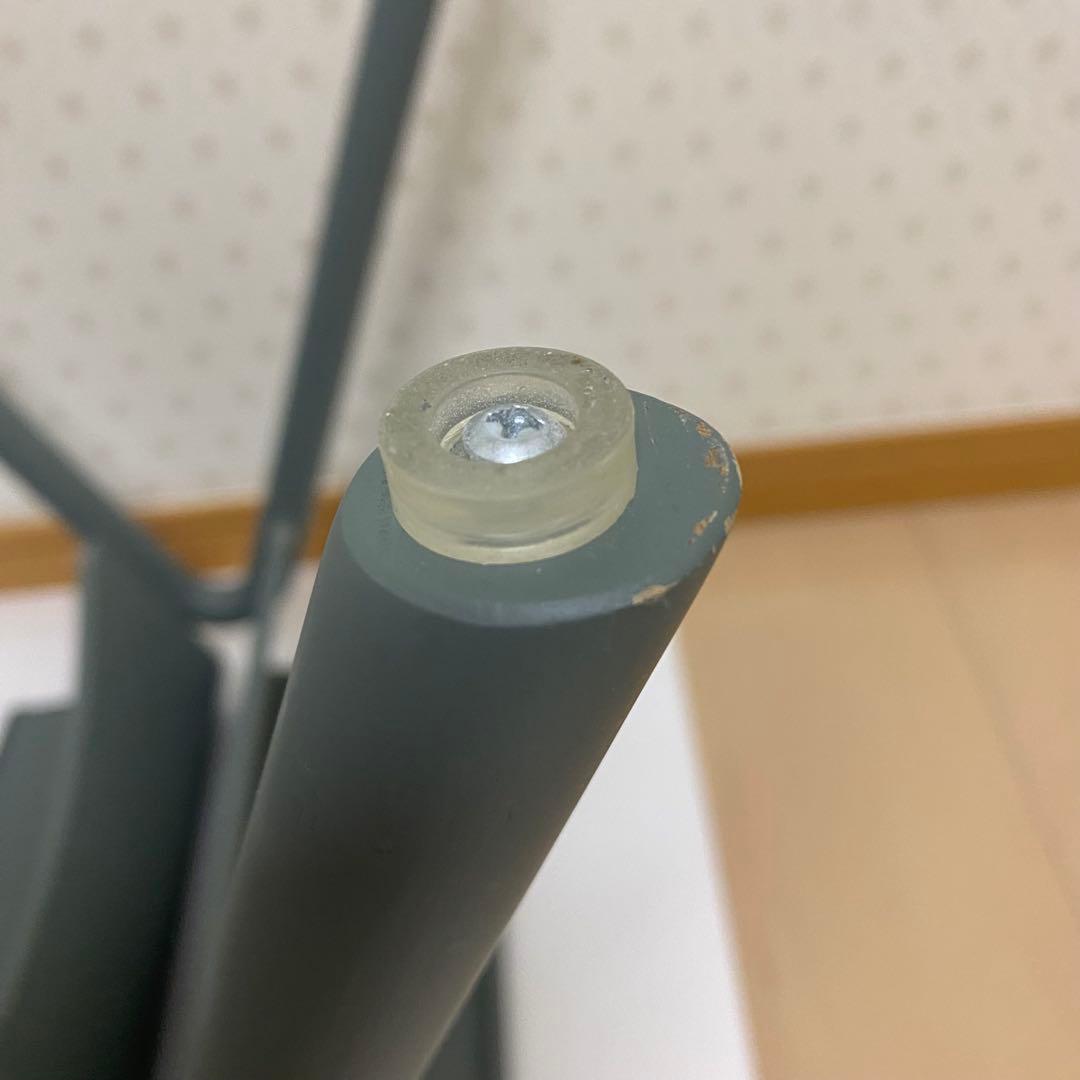 軽やかに美しく、そして強く。今にも飛び立ちそうな木製スツール KAMOME 2脚