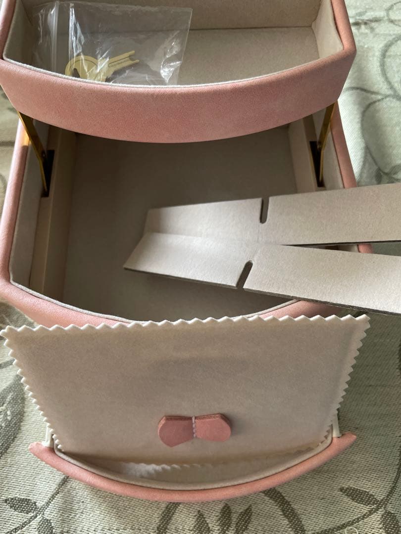 レア　新品　鍵付き３段ジュエリーボックス（ピンク）