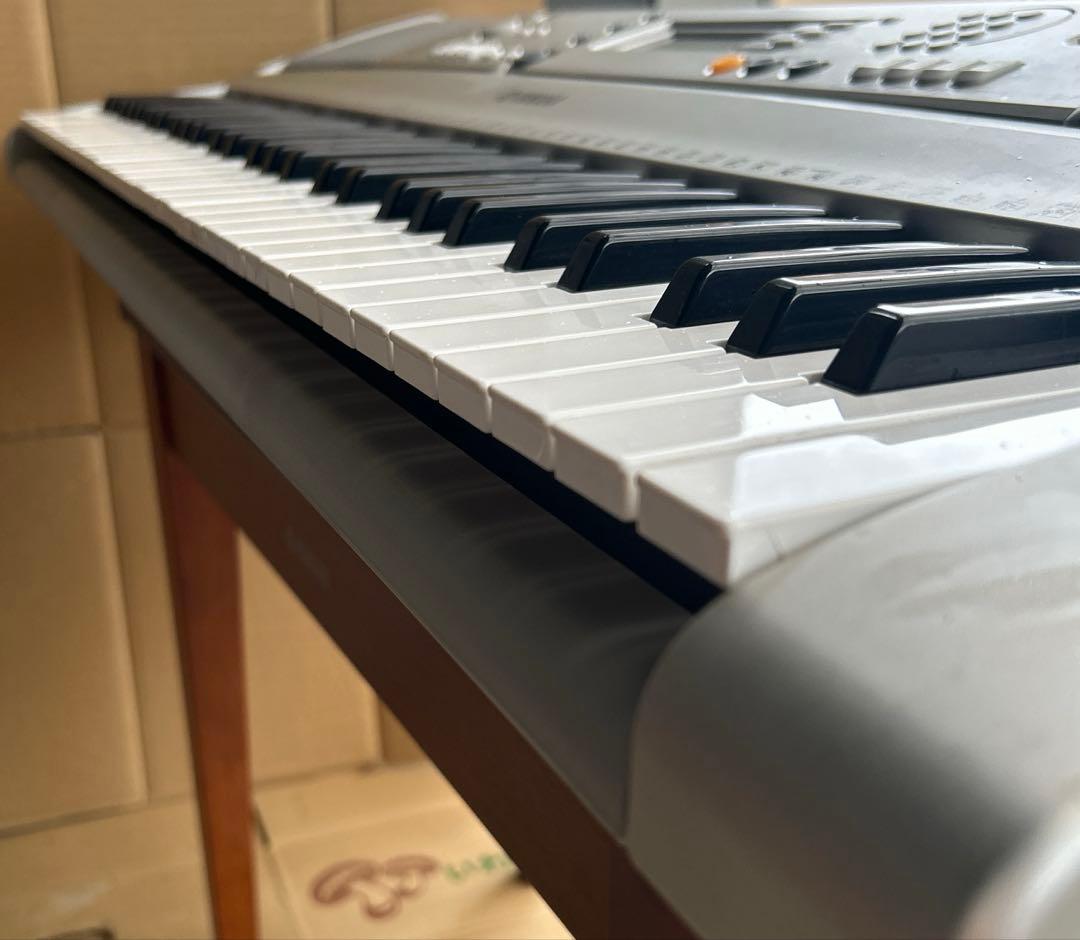 Yamaha PSR-E303 61鍵盤　シルバー
