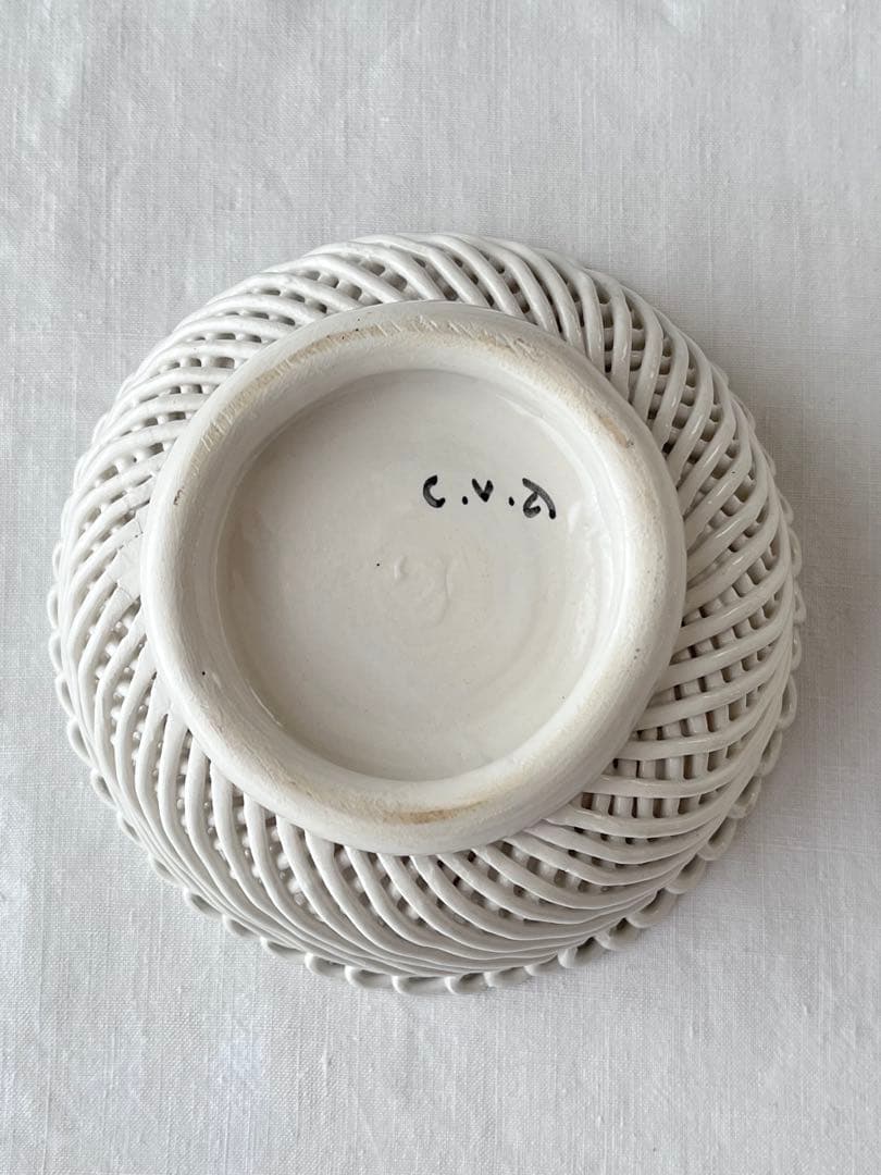 【美品・レア】フランスアンティーク カゴ編み 白陶器のボンボン入れ[3327]