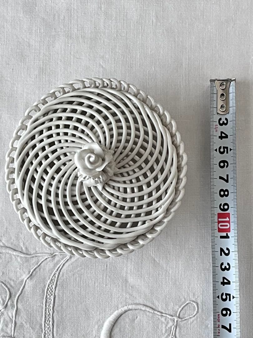 【美品・レア】フランスアンティーク カゴ編み 白陶器のボンボン入れ[3327]