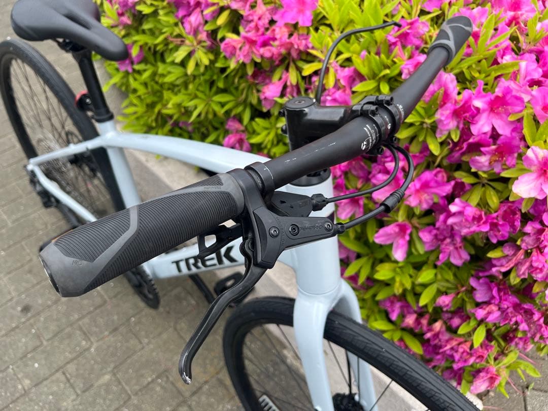 Trek FX2 Gen4 2025年モデル クロスバイク 白色 アルミ