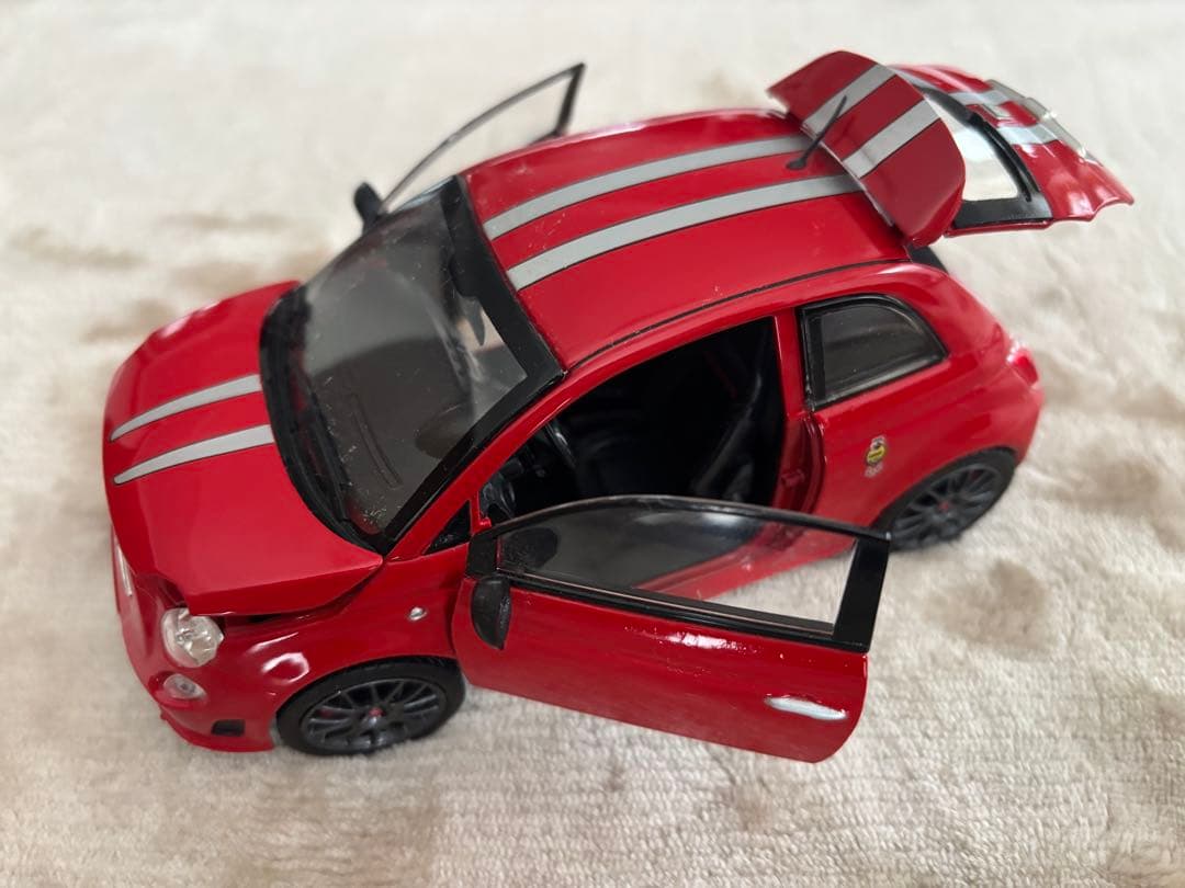 ABARTH 695トリビュートフェラーリ burago 1/24