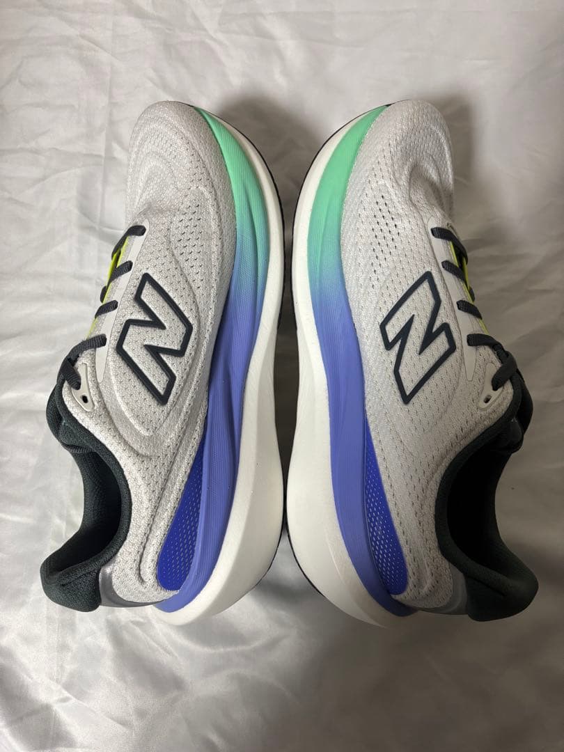 New Balance 1080 v15 グレー/イエロー/ブルー　26センチ