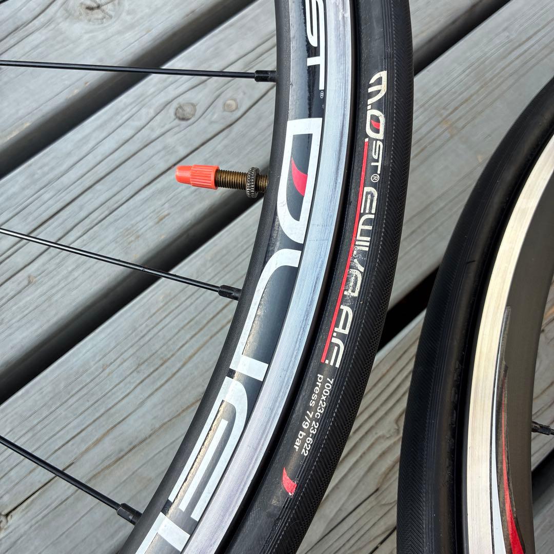 most Duel 完組ホイールセット 700C ブラック/レッド