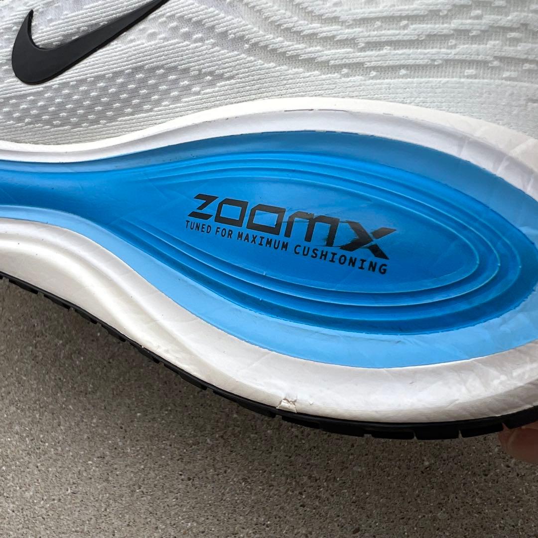ナイキ ボメロプラス 27.5cm ランニングシューズ
