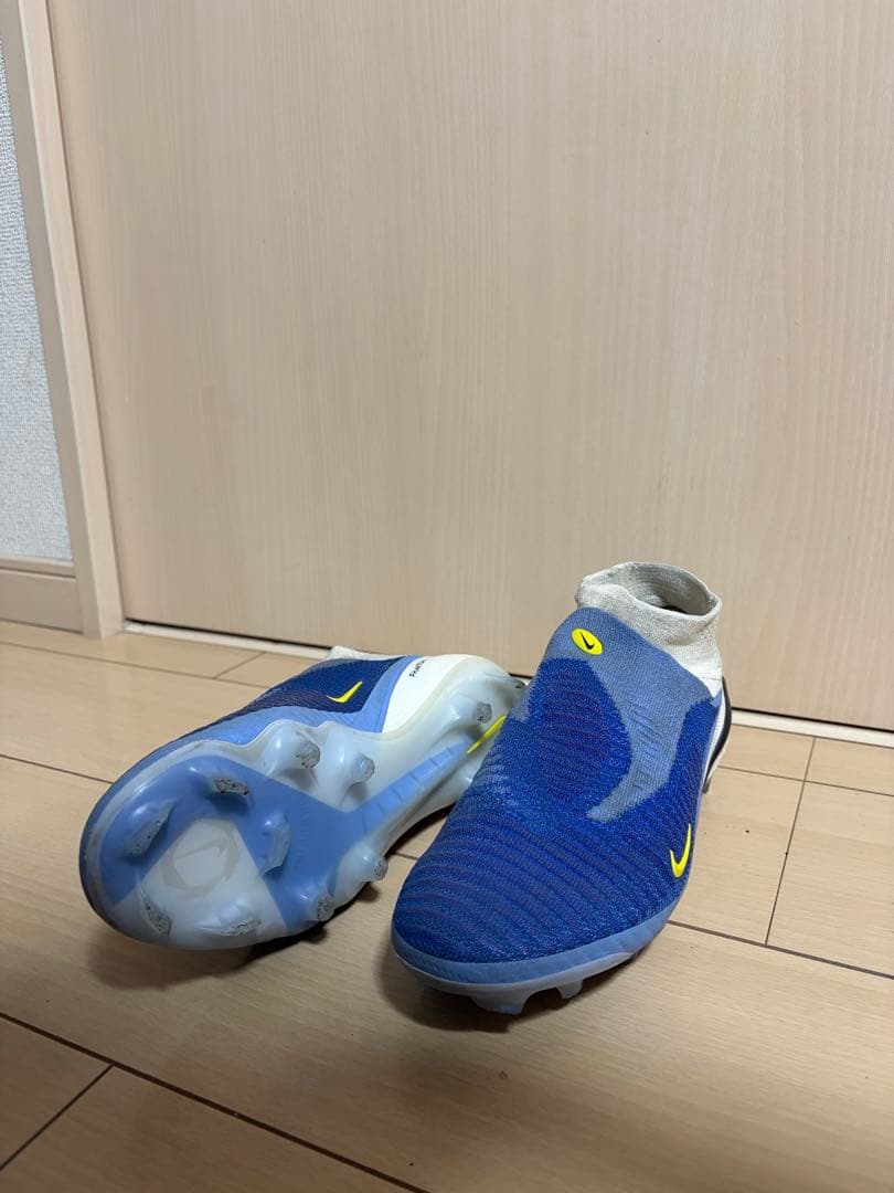 サッカースパイク　ファントム6 FG 25.5cm